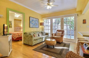 Key Lime Pie by AvantStay Ideal Location w Splash Pool Out Door Dining Month Long Stays Only